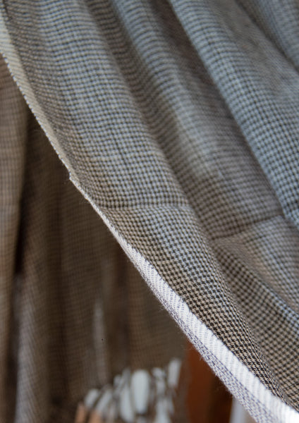 Langer handgewebter Sommerschal aus Bio Baumwolle in grau