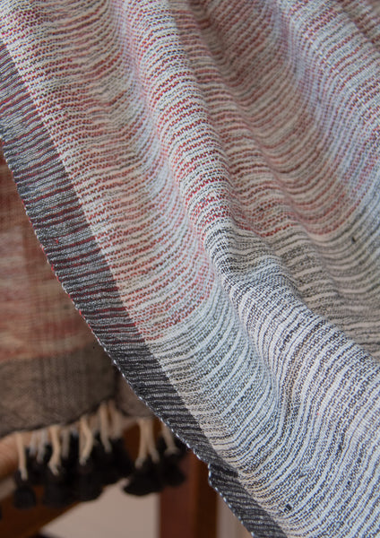 Langer handgewebter Schal aus Bio Baumwolle mit Bommeln - See